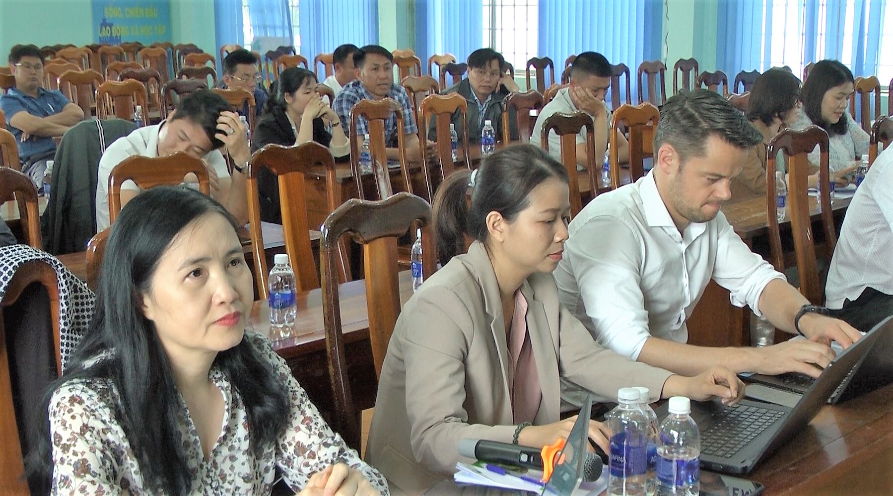 Kết nối kinh doanh giữa De Heus và các hợp tác xã, đơn vị thu mua, cung ứng ngô trên địa bàn huyện Ea Kar